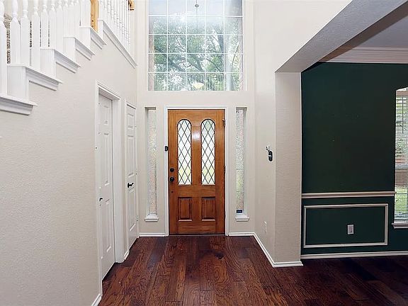 3rd image of 2113 Beechwood Ln
