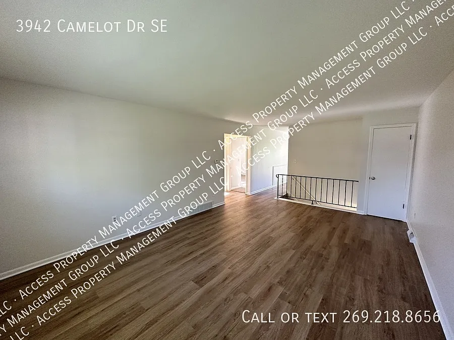 SE Side 3 Bedroom 2 Bathroom Fully Rehabbed — Photo 3