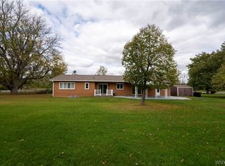 27 Westwood Rd, Lancaster, NY 14086