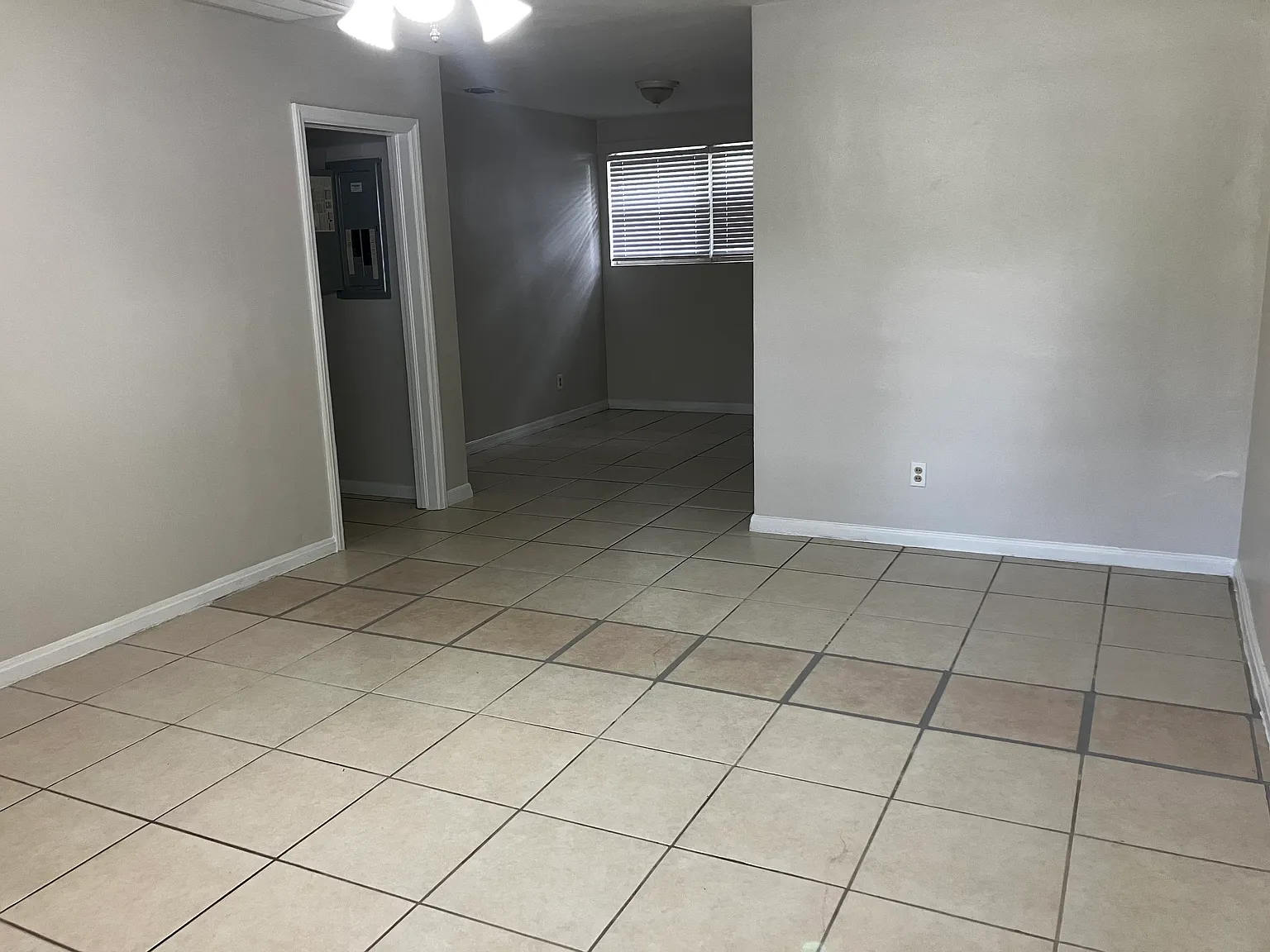 2 bed, 900 sqft, $1,400 — Photo 4