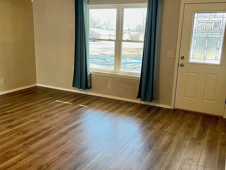 414 E Waco Pl — Photo 5