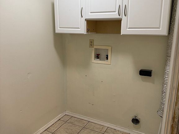 2nd image of 136 Woodbine Cir