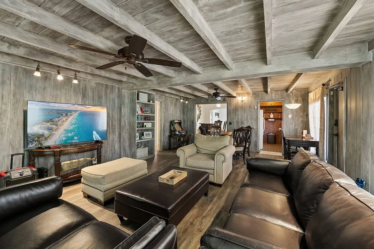 3 bed, 2.0 bath, $7,564 — Photo 1