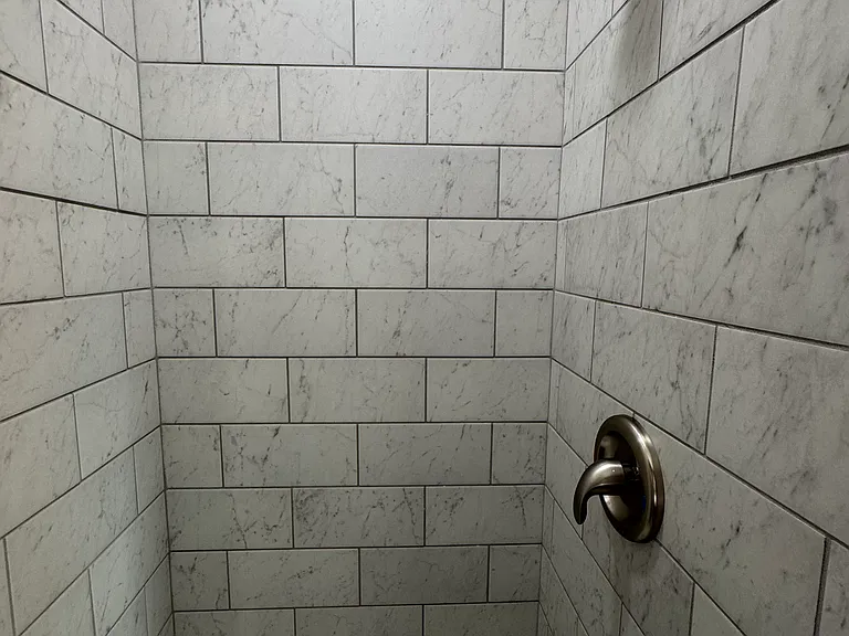 2905 Glenmore Ave #8 — Photo 7