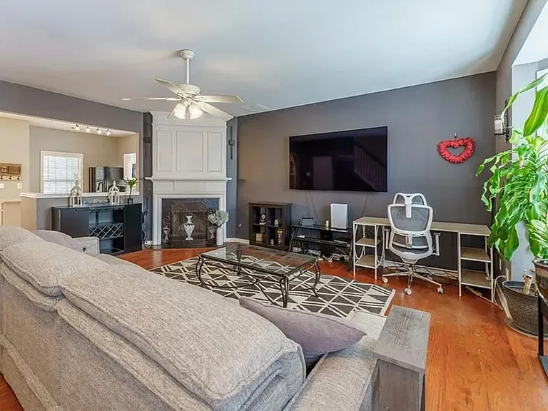 960 Prestwyck Ct — Photo 3