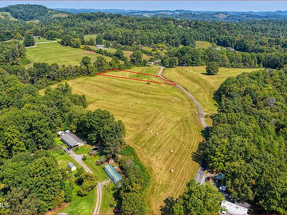 2nd image of 12 Magnolia Rd