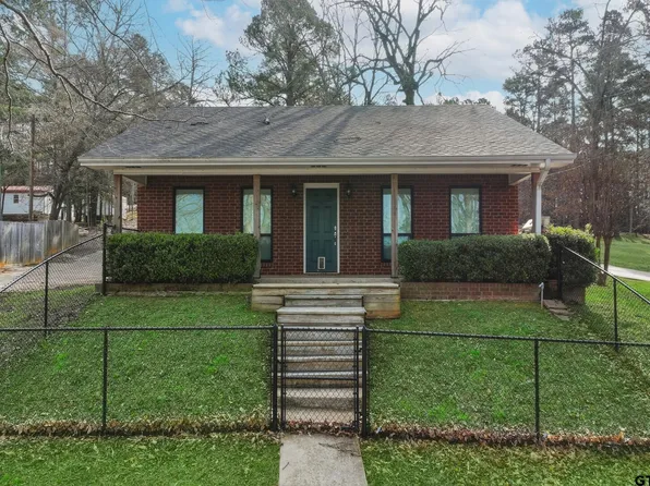 3075 E Lake Dr, Gladewater, TX 75647