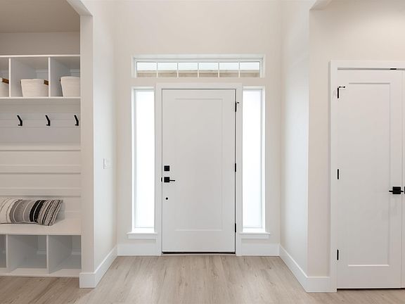 2nd image of 1104 S Florida Loop