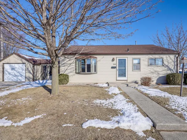 3504 Forest CIRCLE, Manitowoc, WI 54220