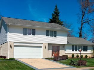 2628 Woodlawn Rd, Northbrook, IL 60062