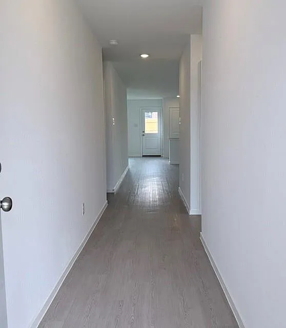 3 bed, 2.0 bath, 1302 sqft, $1,640 — Photo 2