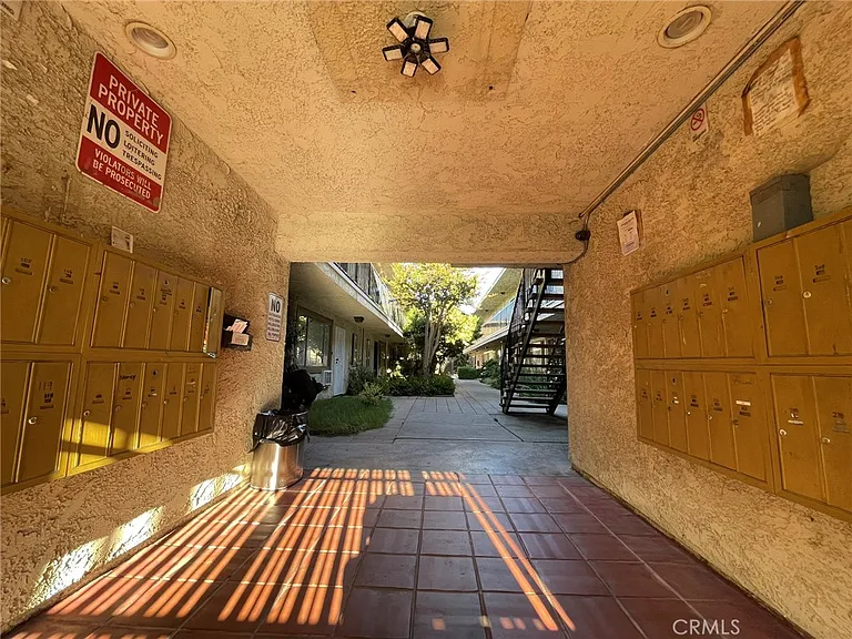 8800 Cedros Ave #111 — Photo 22
