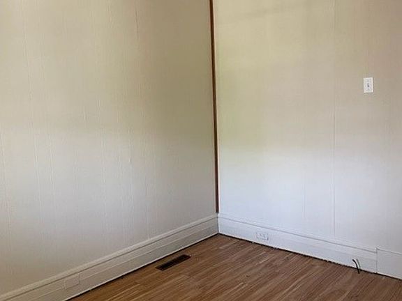 4th image of 100 S 16th St #11202048