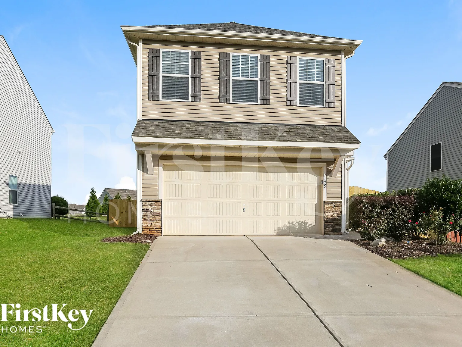 3 bed, 2.5 bath, 2224 sqft, $2,060 — Photo 3