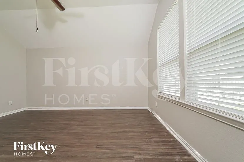 3 bed, 2.0 bath, 1661 sqft, $1,905 — Photo 3