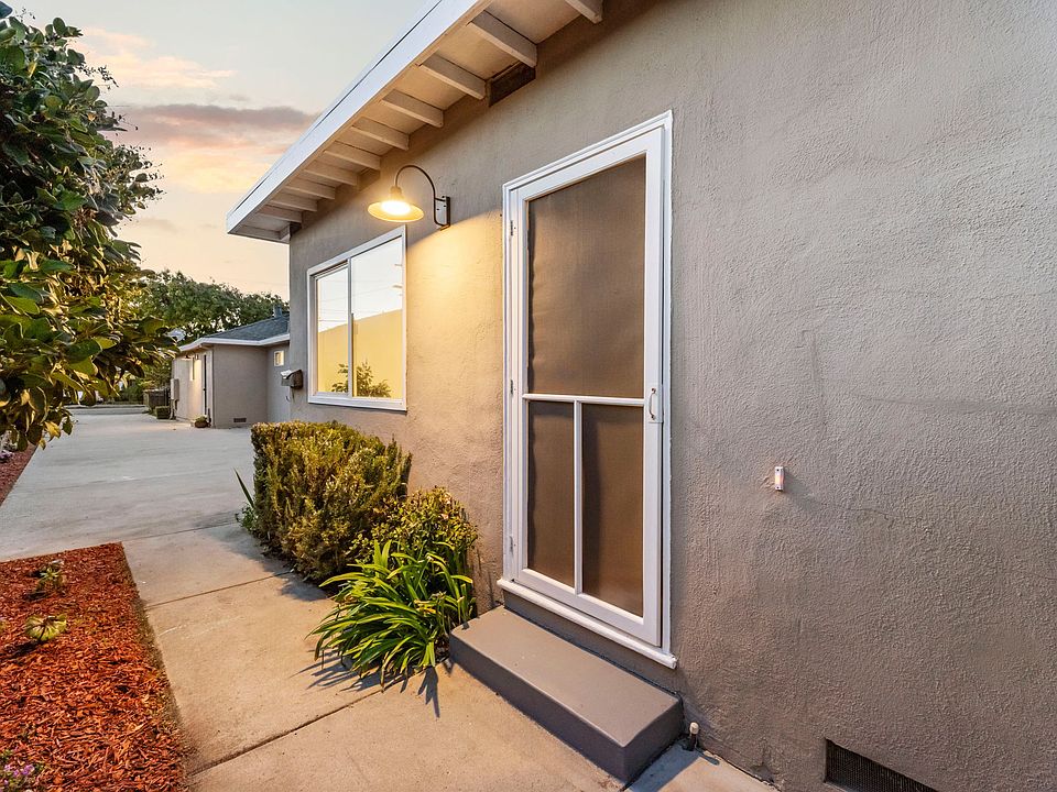 Renovated 2-Bedrrom, 1-Bath Rear Unit of Duplex