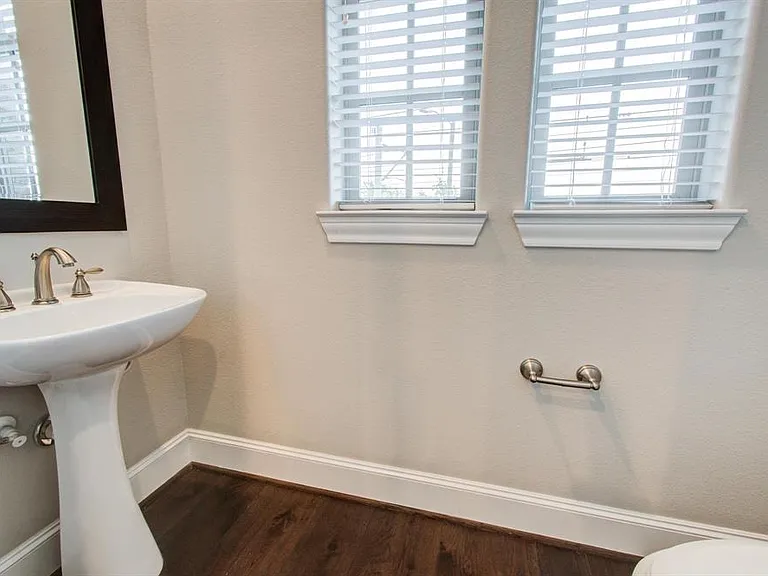 610 Delano St — Photo 18