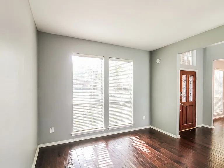 2804 Creek Bend Dr — Photo 10