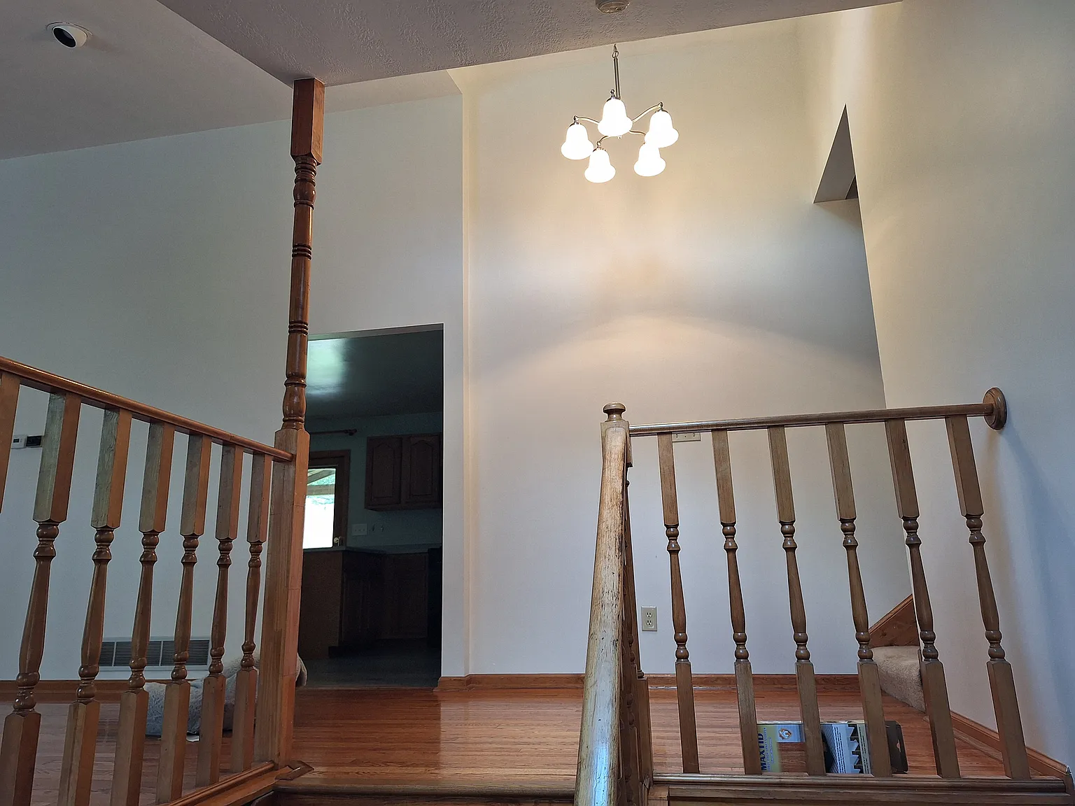 4 bed, 2.5 bath, 2247 sqft, $2,400 — Photo 2