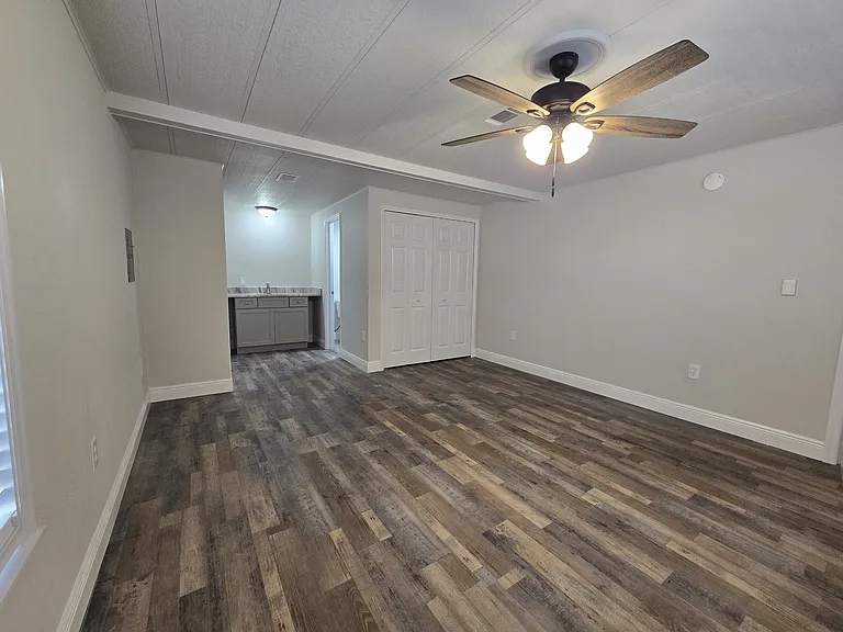 2875 Bay Ave — Photo 8