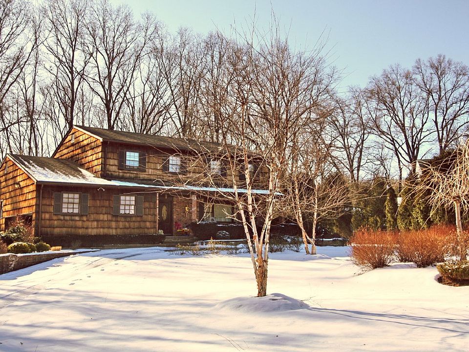 1st image of 12 Croyden Ln