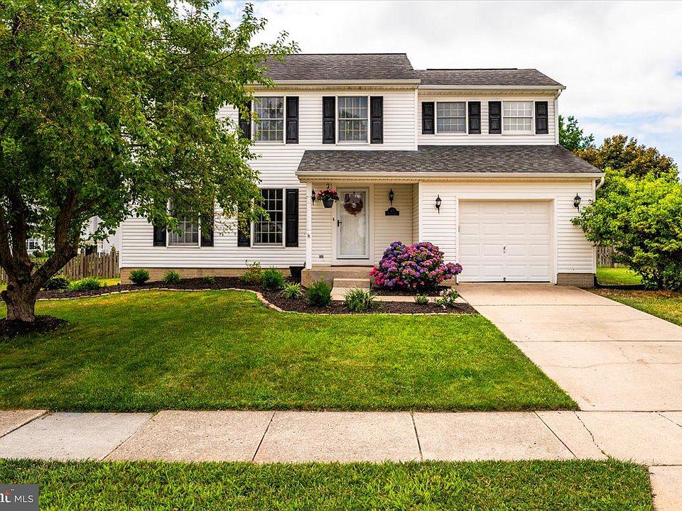 1st image of 305 Kathryn Way