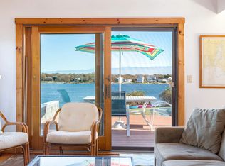 105 E Shore Rd, Narragansett, RI 02882