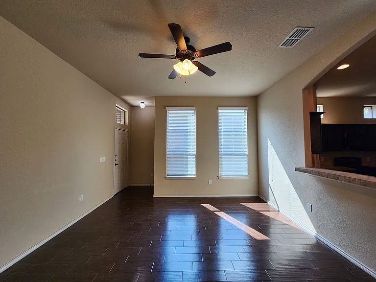 622 Creekside Cir — Photo 6