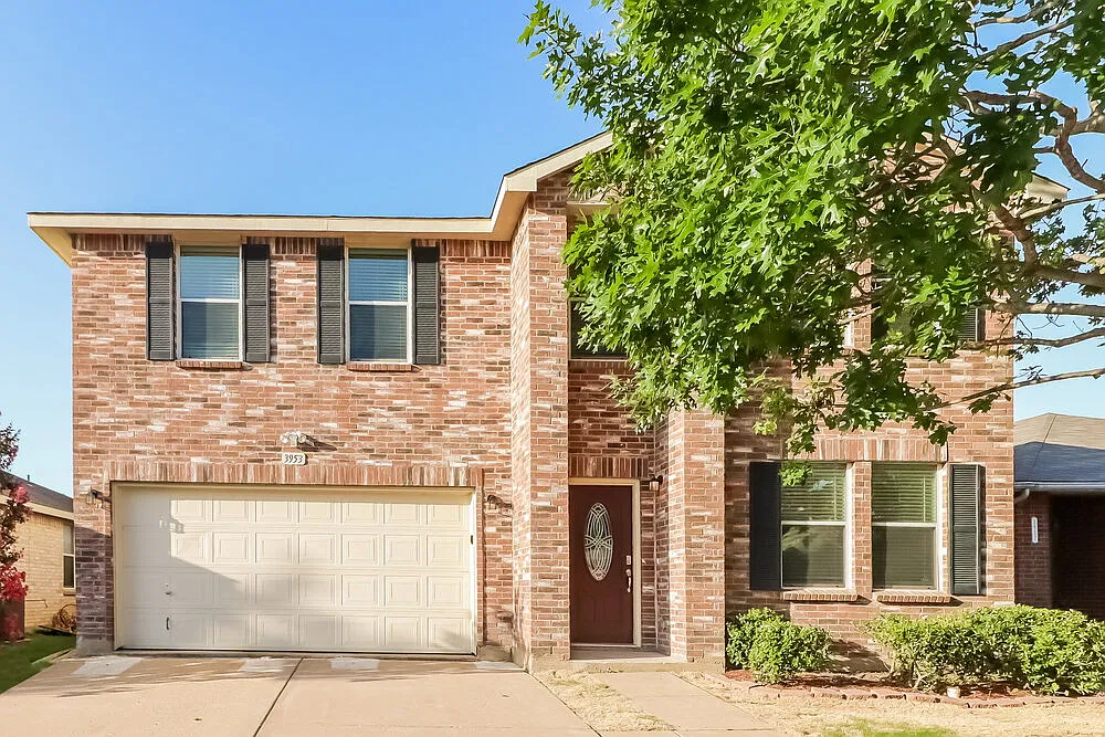 3 bed, 2.5 bath, 2294 sqft, $2,575 — Photo 1