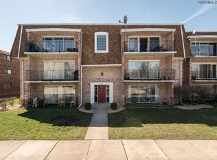 8728 S Mobile Ave, Oak Lawn, IL 60453
