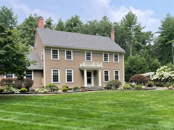 5 Pocumtuck Dr, South Deerfield, MA 01373