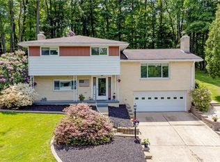 212 Robin Hood Dr, Irwin, PA