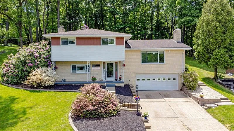 212 Robin Hood Dr photo 1