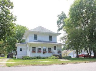 206 Sycamore St, La Porte City, IA