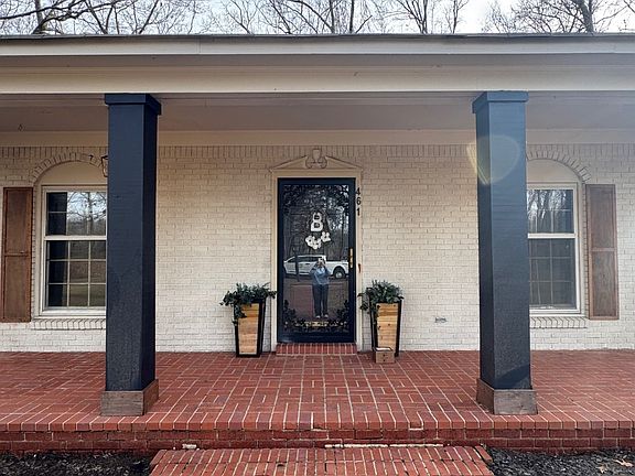 2nd image of 461 Robin Rd