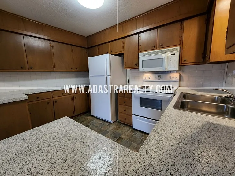 212 Brookside Dr — Photo 6