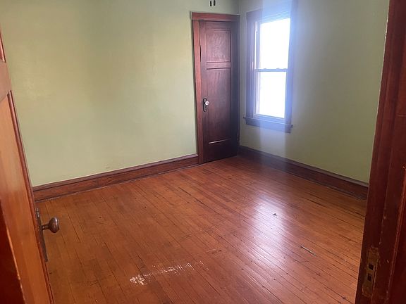 5th image of 3738 N Port Washington Ave #3738