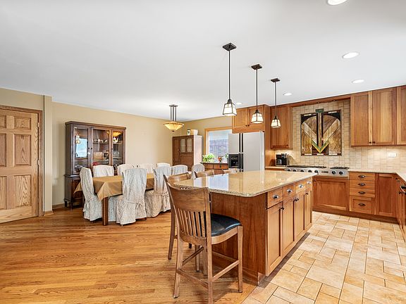 5th image of 9757 Schiller Blvd