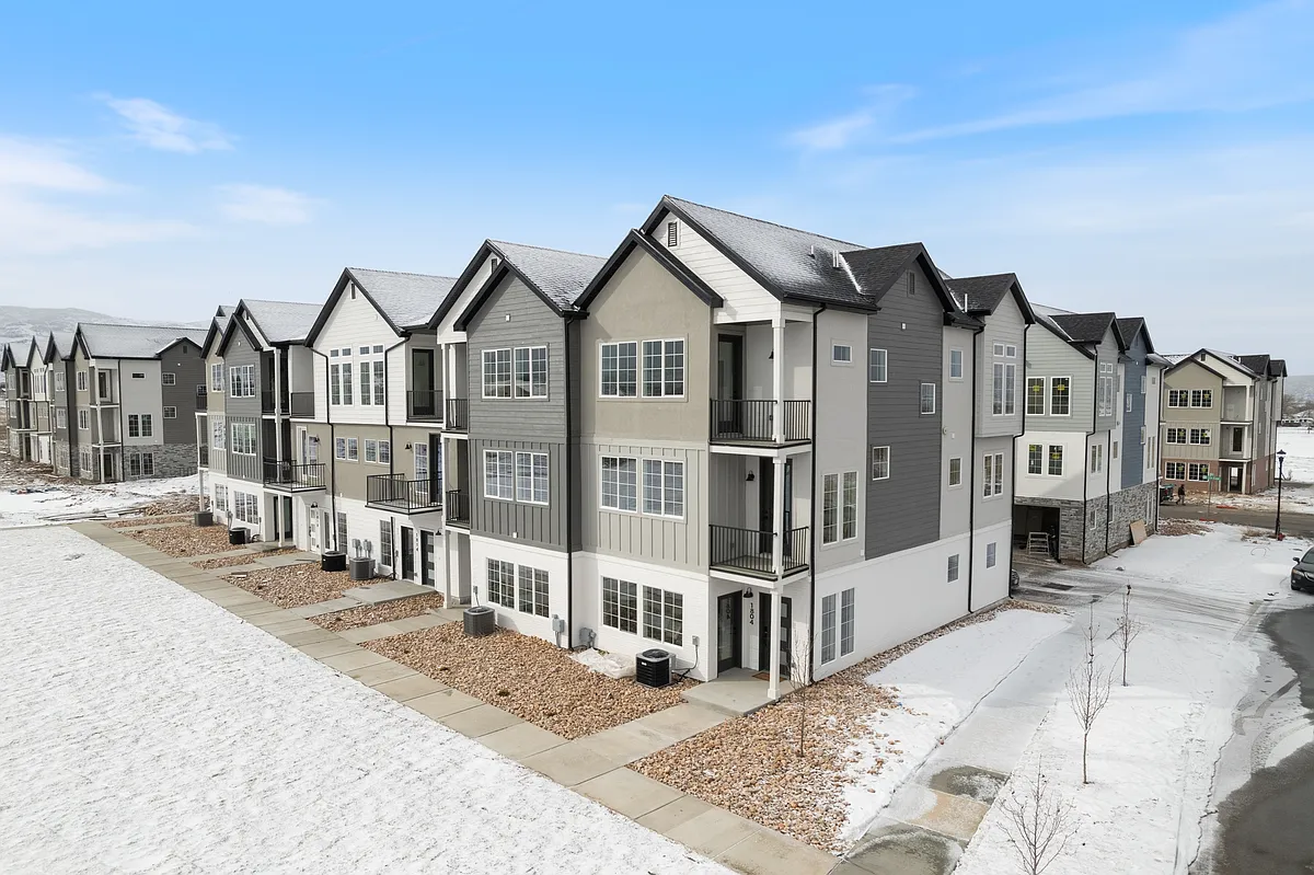 Building Photo - 1858 S Sawmill Blvd #509
