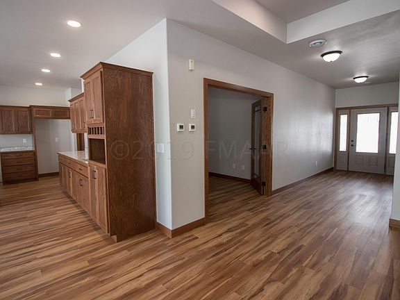 4th image of 4880 Westminster Dr