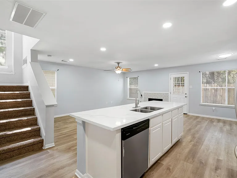 38 Walden Elms Cir — Photo 5