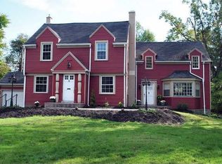 4193 Oakwood Dr, Williamsville, NY 14221