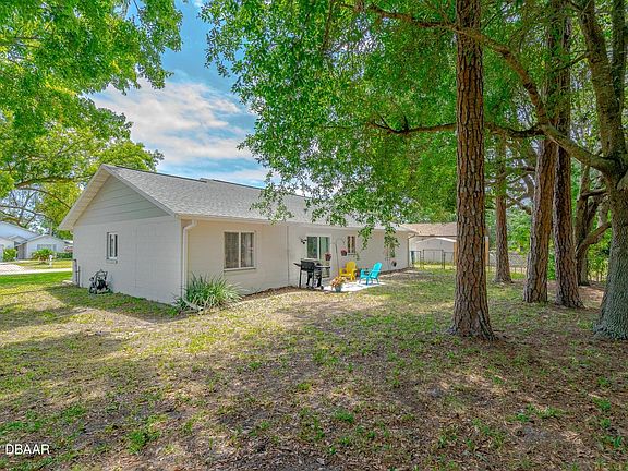 4th image of 1228 Thomas Dr
