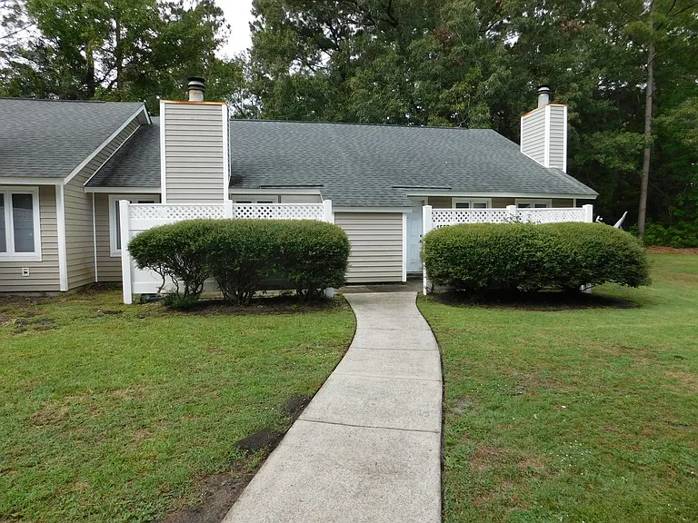 1555 College Way — Photo 1