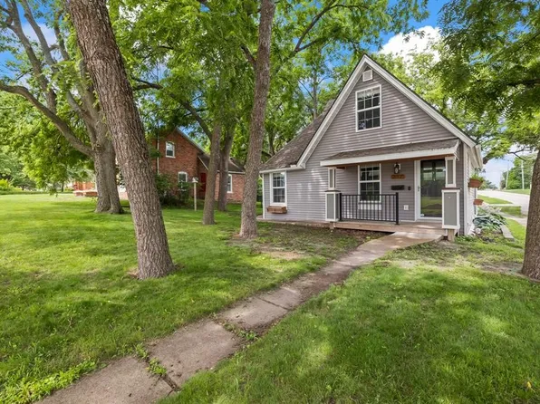 402 S 11th St, Adel, IA 50003