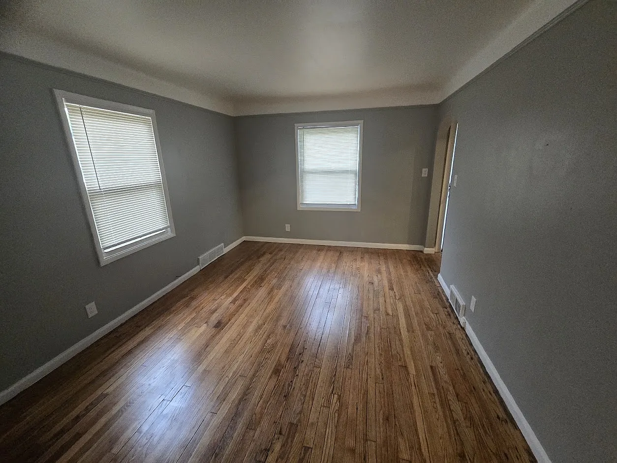 4 bed, $1,500 — Photo 2