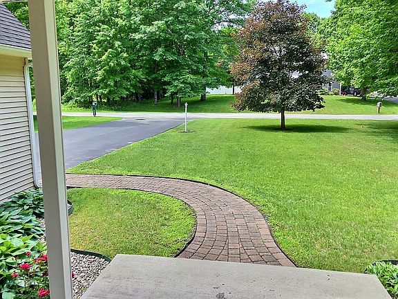 2nd image of 6 Whippoorwill Ln