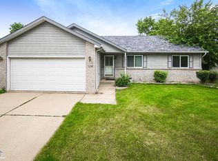 1430 Commodore Ln, Porter, IN 46304