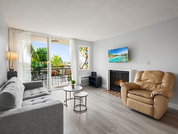 5th image of 1885 Veteran Ave APT 207