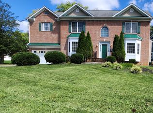 610 Meadow Ln SW, Vienna, VA 22180